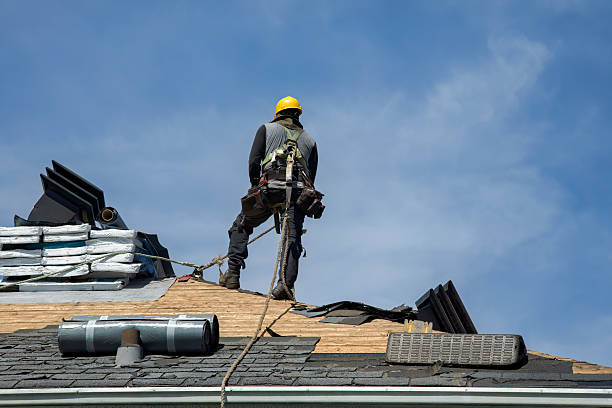 Professional Gutter Installation technician working in Metamora, MI